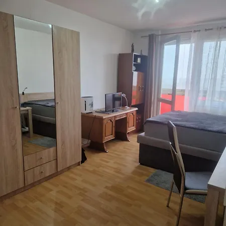 Apartman S Balkonem